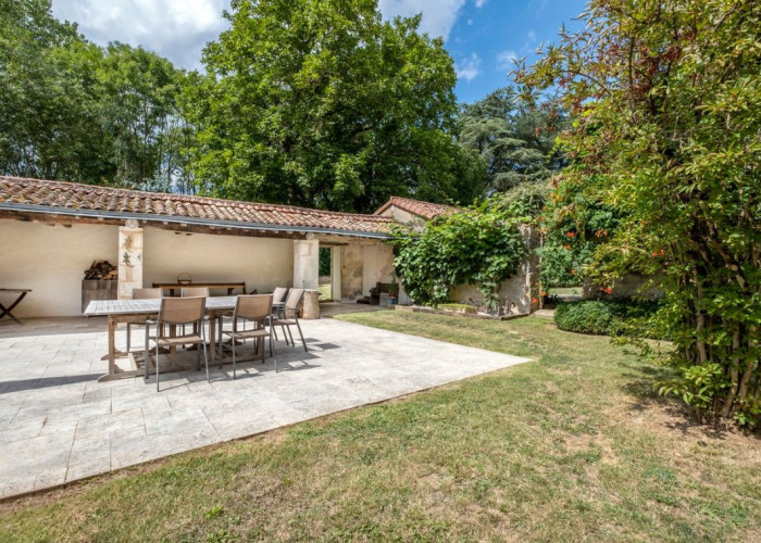 48. Patio / Veranda
