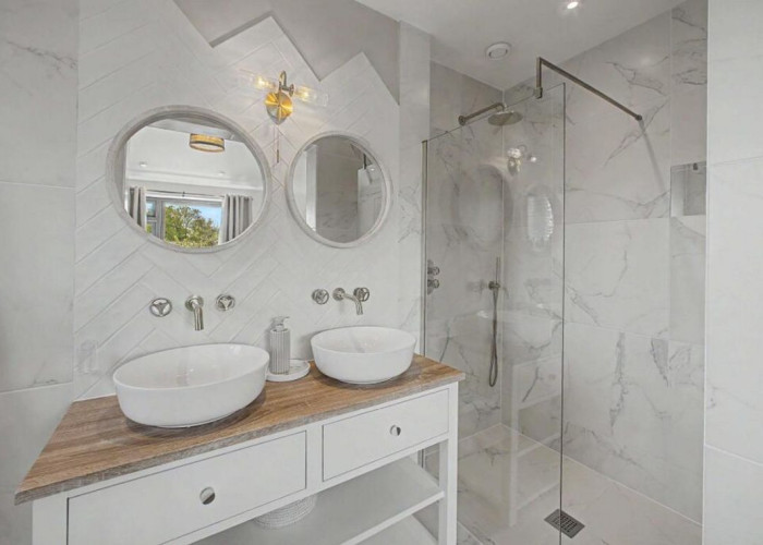 10. Shower Room