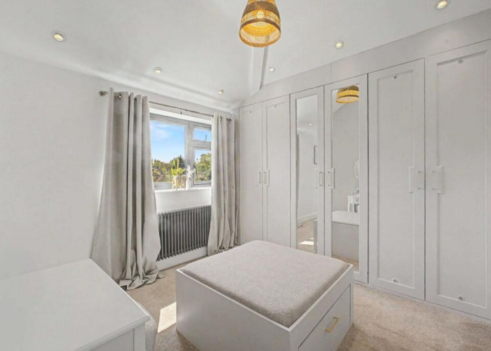 9. Dressing Room/Walk-in Wardrobe