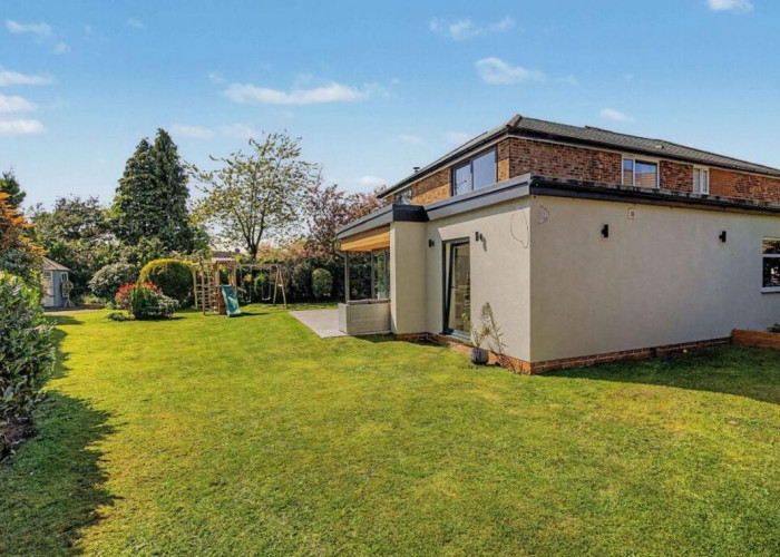 19. Exterior, Lawn, Garden (Rear, Large)