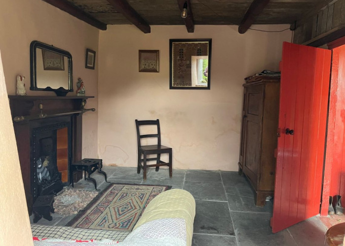 5. Livingroom, House / Cottage