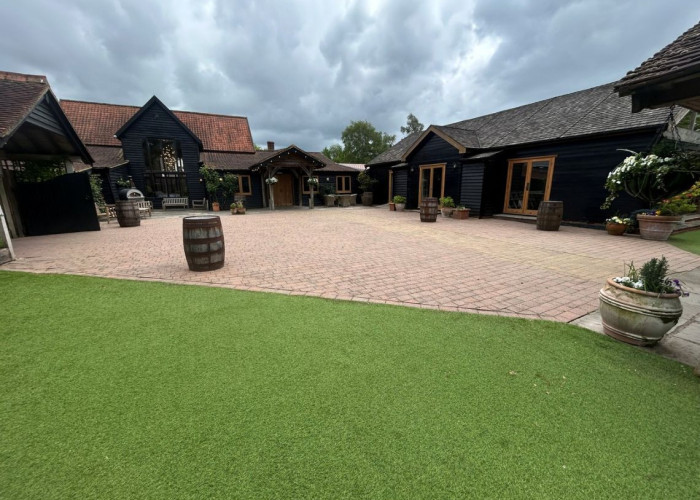 Stunning Barn Venue with Exposed Beams for Filming