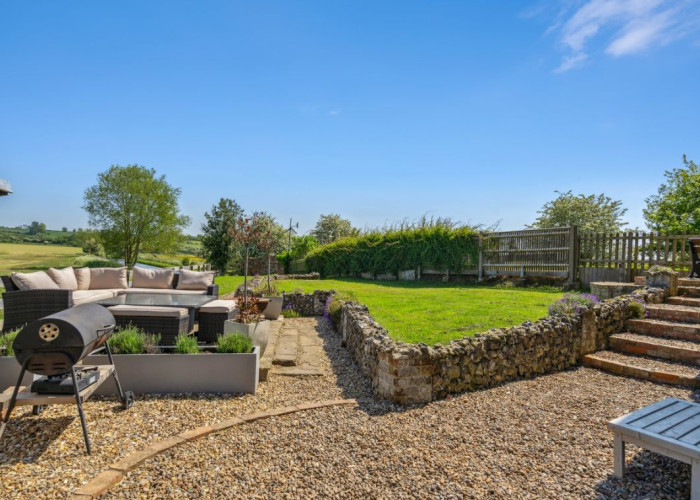 13. Gardens, Patio / Veranda