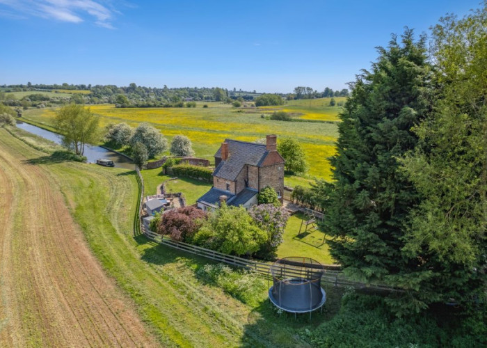 16. Gardens, Countryside View