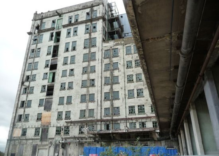 Industrial Building and Adjacent Dock For Filming