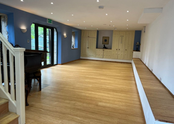 Beautiful Studio on Farm With Additional Properties for Filming