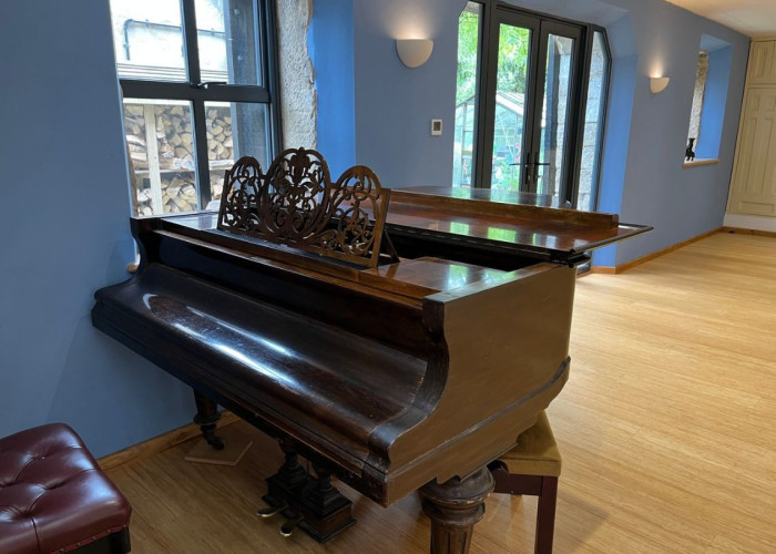 4. Piano