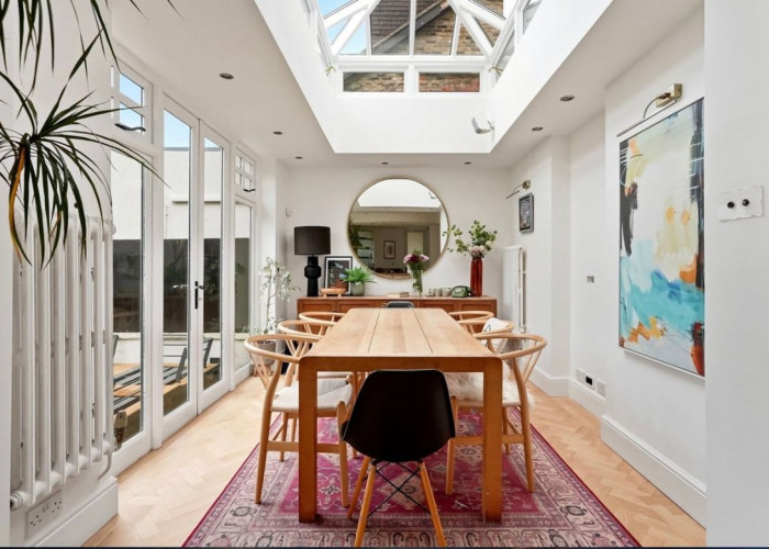 11. Diningroom, Open-plan, Skylight
