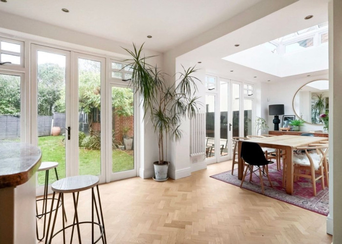 12. Kitchen, Diningroom