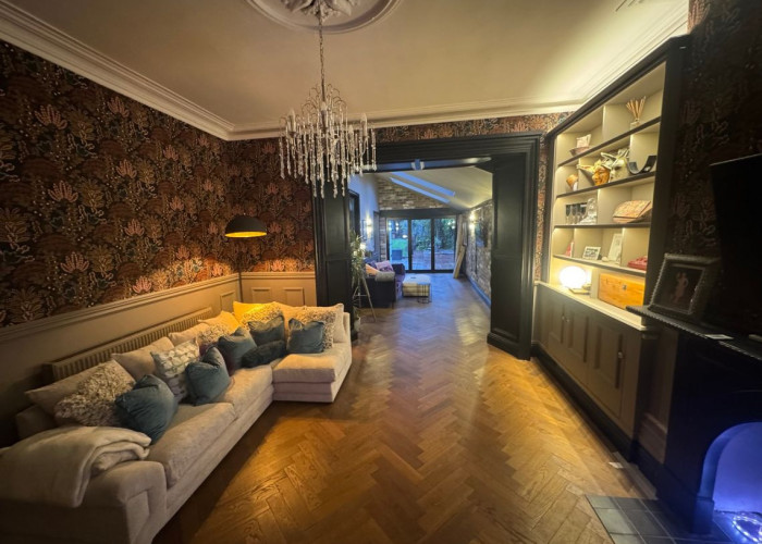 11. Livingroom, Pattern Wallpaper