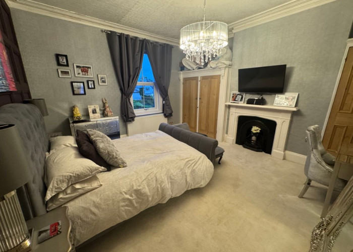 21. Fireplace, Bedroom (Double)