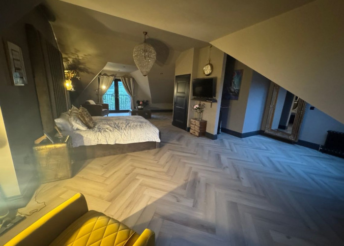 25. Bedroom (Master/En-Suite)