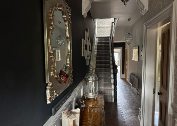 2. Stairway / Staircase, Hall