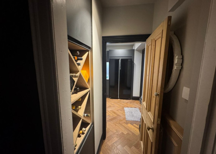 8. Hall