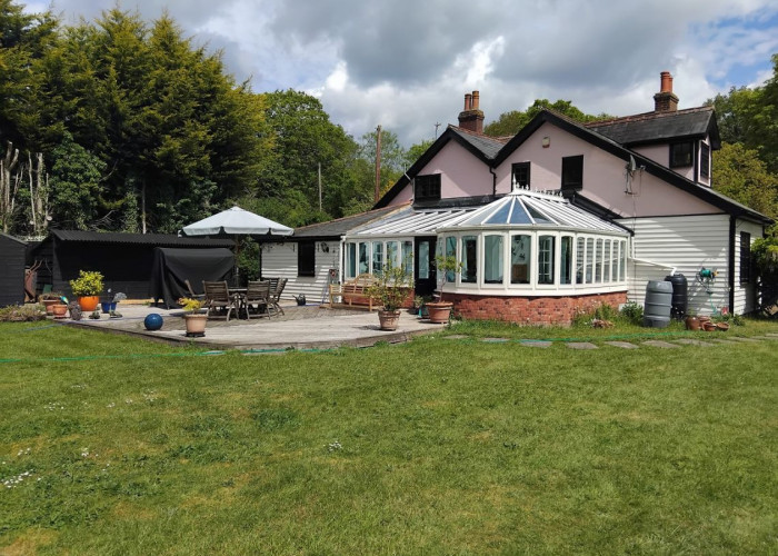 Timber house in Four Acres with Go-kart Track for Filming