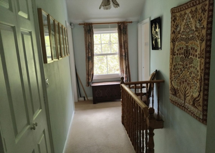 14. Hall, Landing