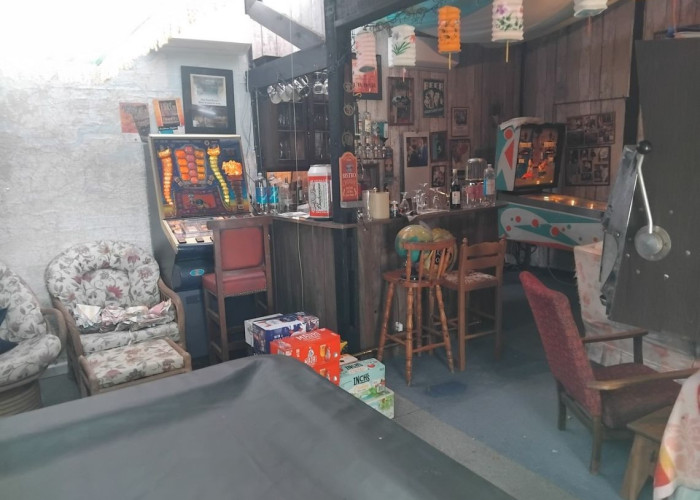 37. Games Room, Bar (Home)