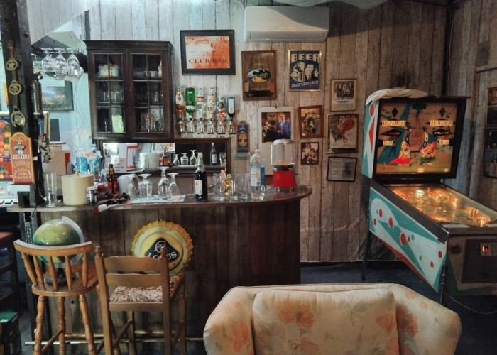 38. Bar (Home)