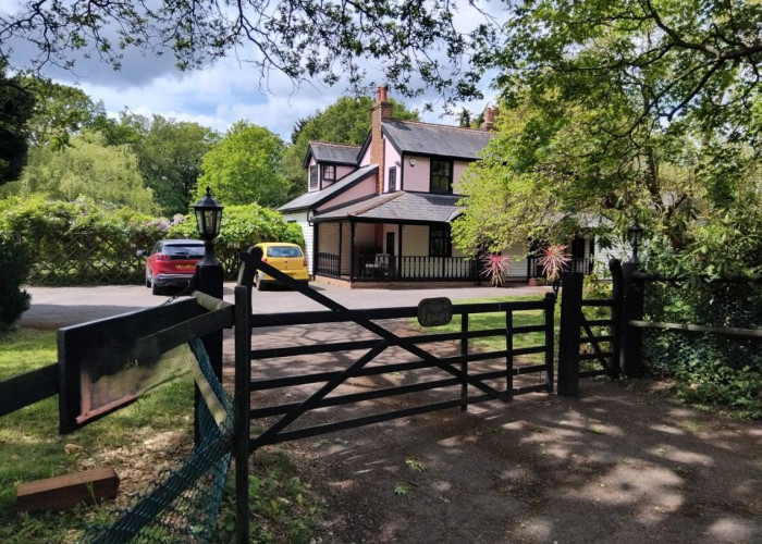 3. Exterior, Gate