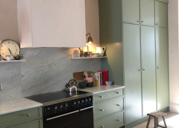 8. Kitchen (Coloured units)