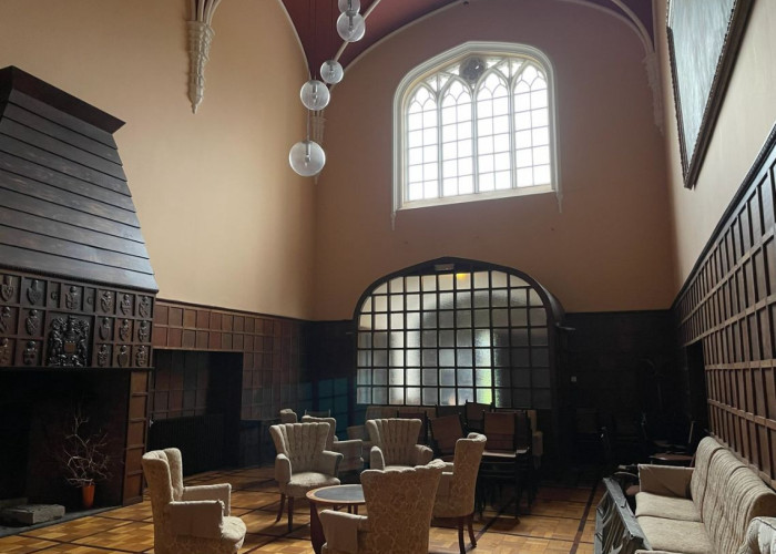 14. Hall, Windows, Styled Ceiling