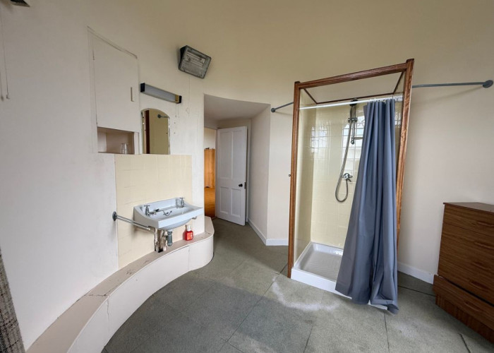 71. Shower Room