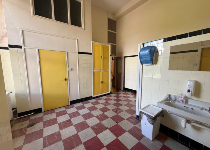 49. Toilet / Toilet Block