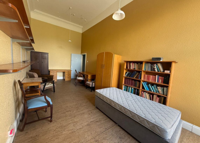 94. Bedroom