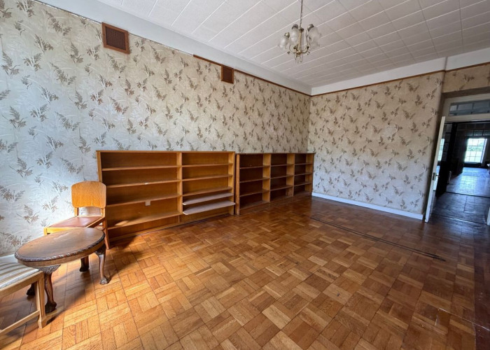 104. Empty / Spare Room, Pattern Wallpaper, Wooden Floor