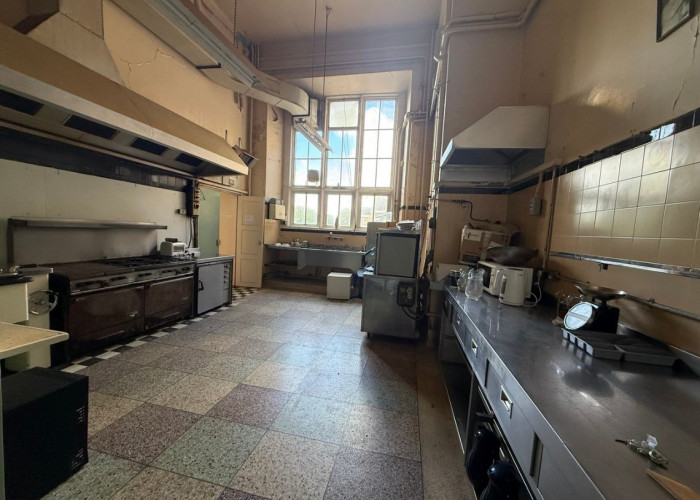 120. Commercial Kitchen