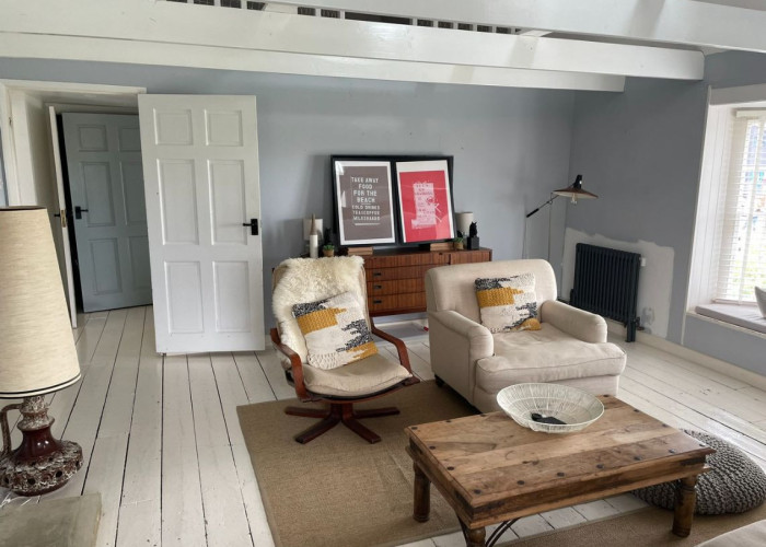 5. Livingroom, Wooden Floor