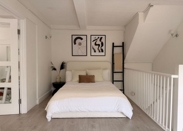 13. Bedroom, Landing, Studio Flat