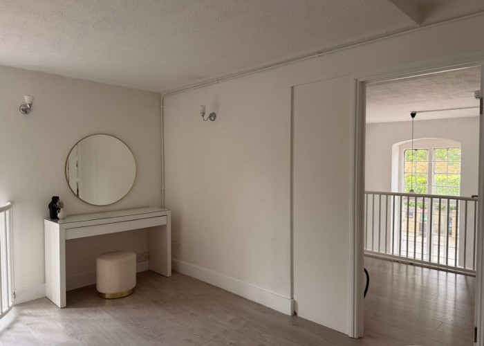 11. Bedroom, Landing
