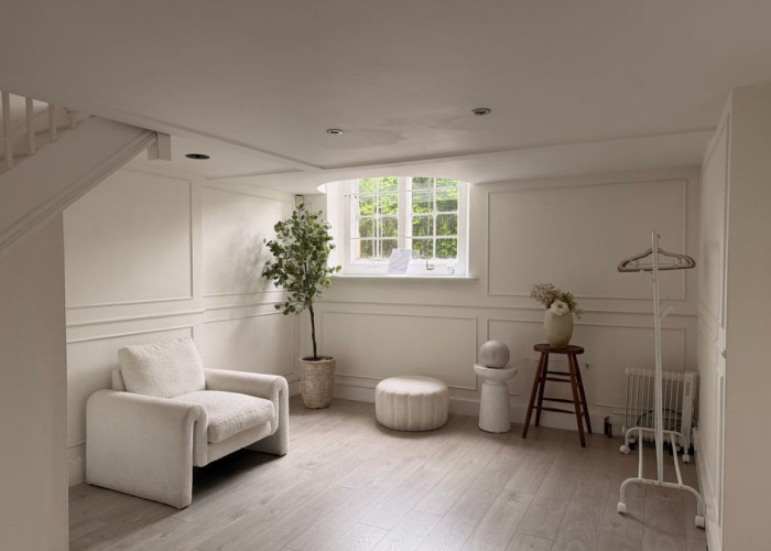 2. Hall, Studio Flat, neutral colours