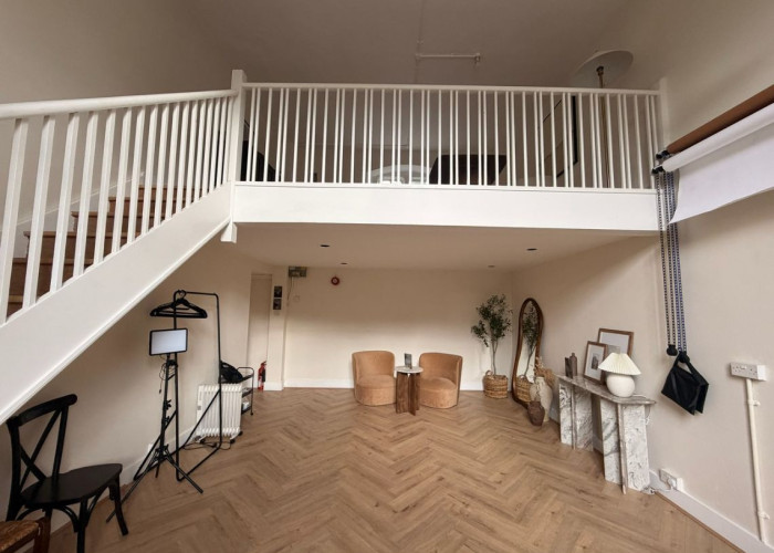 6. Livingroom, Balcony, Studio Flat