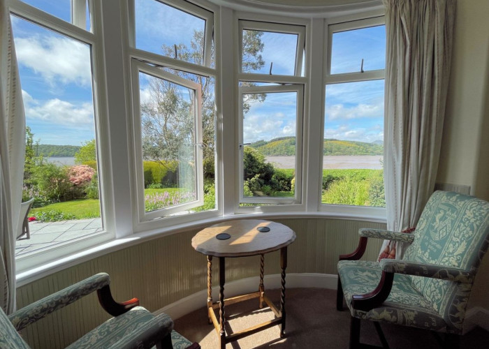 7. Livingroom, Countryside View, Windows