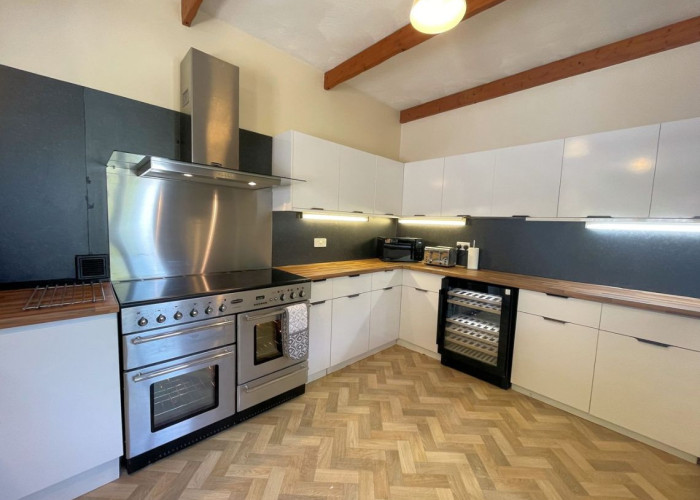 10. Kitchen, Kitchen (Cream or White units)