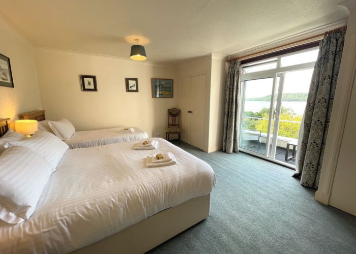 19. Balcony, Bedroom (Double), Bedroom (Twin Beds)
