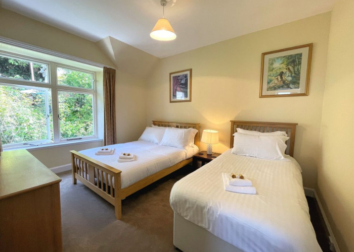 31. Bedroom (Twin Beds)