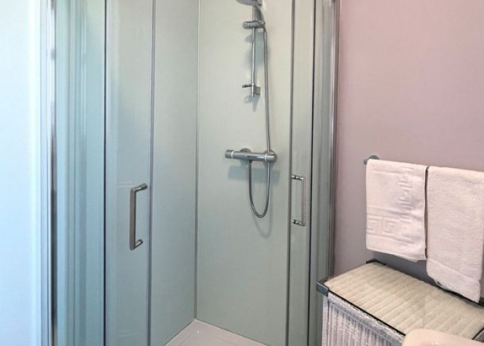 34. Shower Room