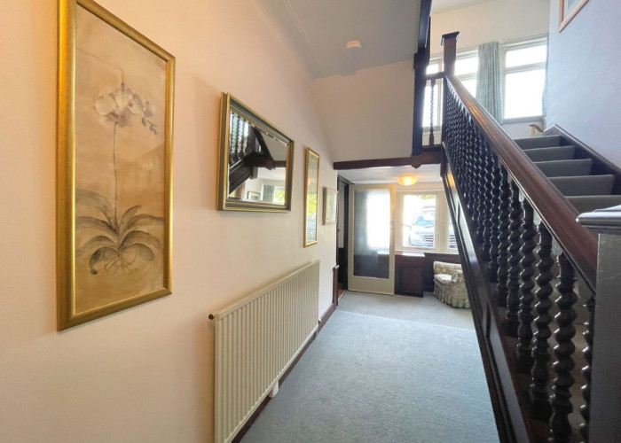 18. Stairway / Staircase, Hall