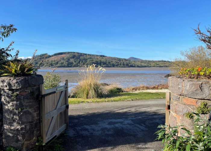 38. River / Stream, Sea / Beach View, Gate