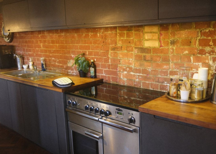 10. Kitchen (Gas Hob)