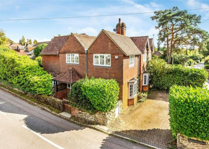 Semi Detached Period Cottage with Four Bedrooms for Filming