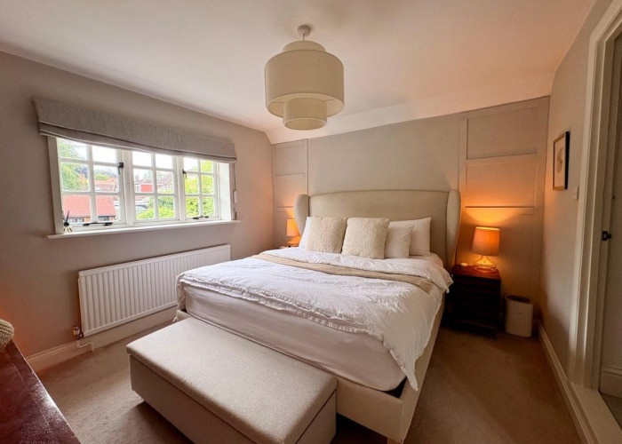 11. Bedroom (Master/En-Suite), Bedroom (Double)