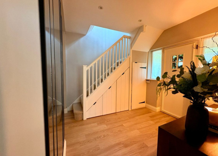 10. Stairway / Staircase, Hall