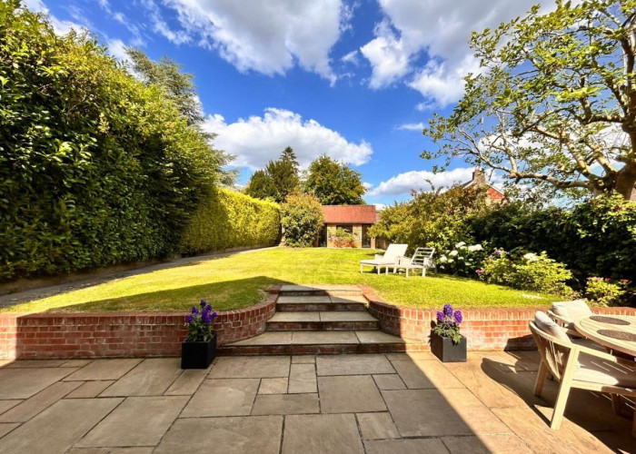 16. Patio / Veranda, Lawn