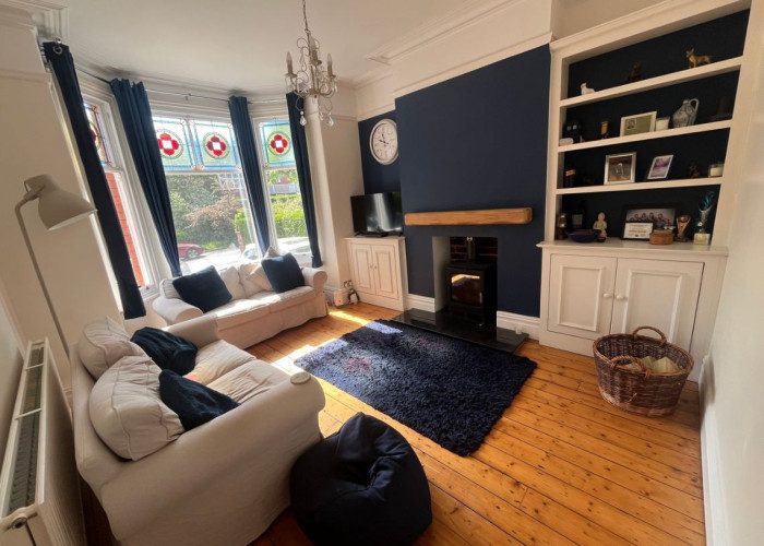 3. Livingroom, Fireplace, Wooden Floor