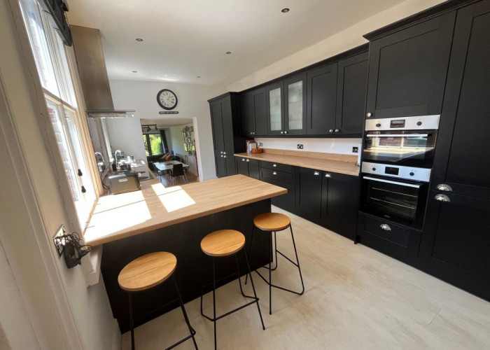 7. Kitchen, Kitchen (Coloured units)