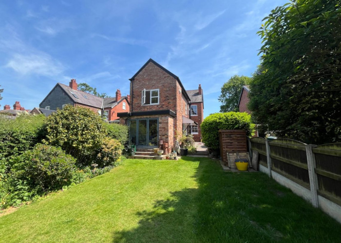 18. Exterior, Lawn
